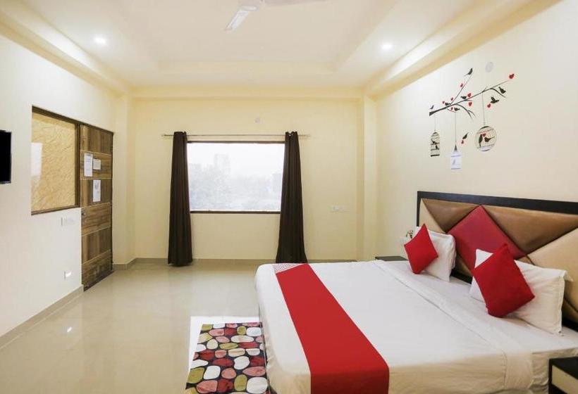 בית מלון כפרי Oyo 78247 Crown Inn