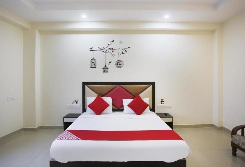 בית מלון כפרי Oyo 78247 Crown Inn