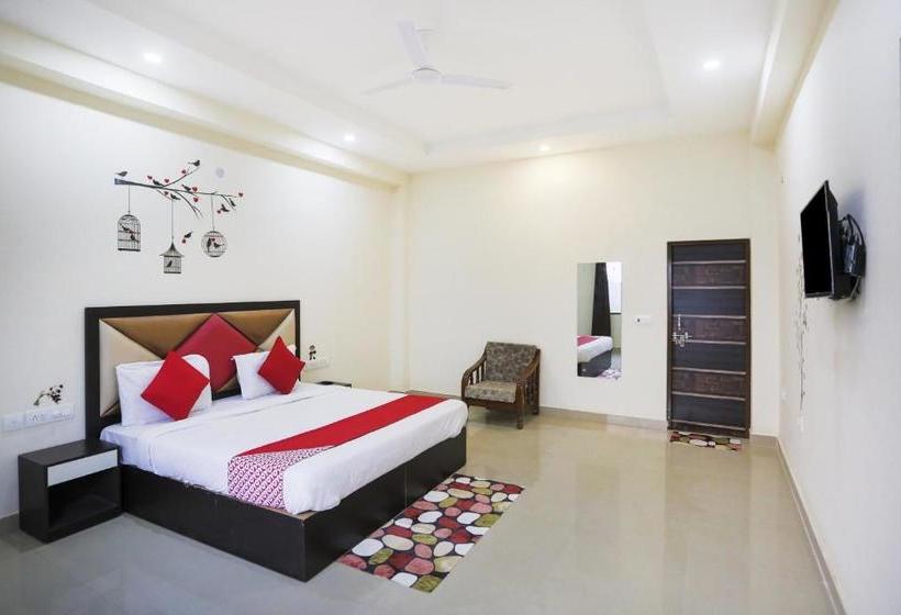 בית מלון כפרי Oyo 78247 Crown Inn