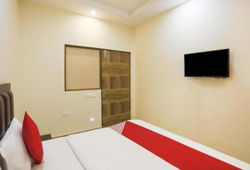 בית מלון כפרי Oyo 78247 Crown Inn