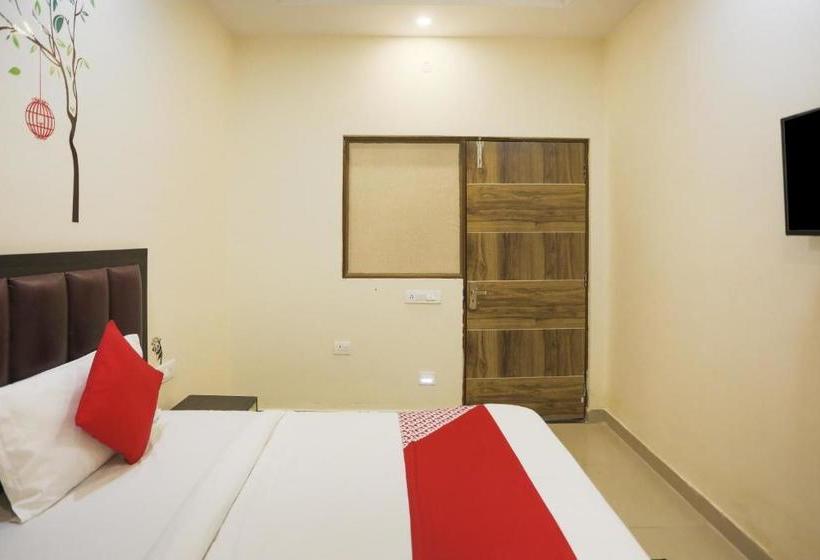 בית מלון כפרי Oyo 78247 Crown Inn