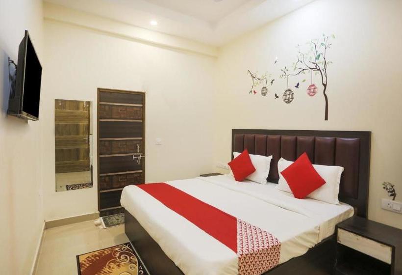 בית מלון כפרי Oyo 78247 Crown Inn