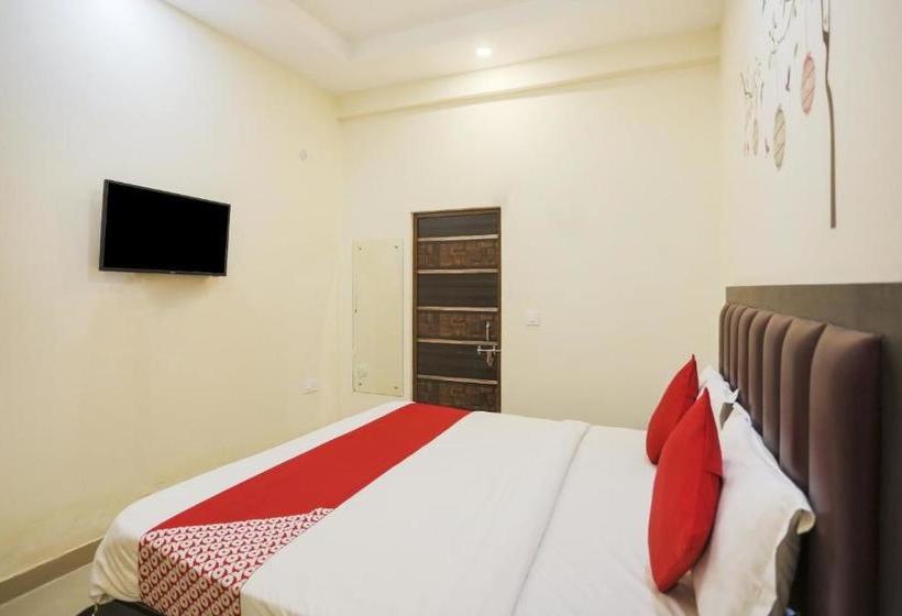 בית מלון כפרי Oyo 78247 Crown Inn