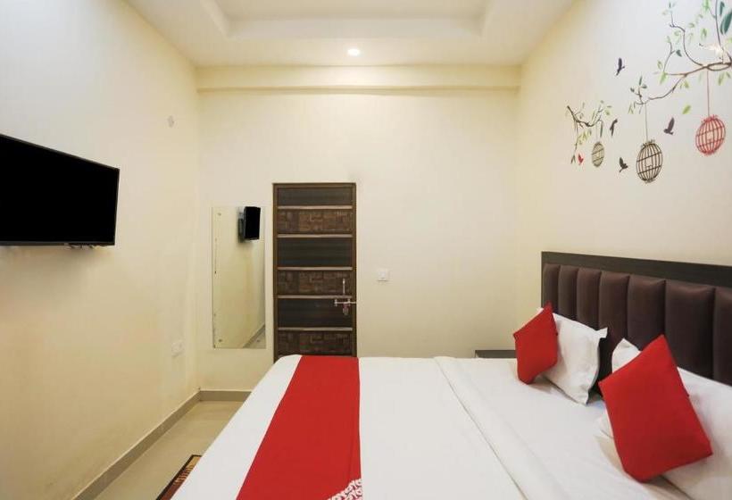 בית מלון כפרי Oyo 78247 Crown Inn