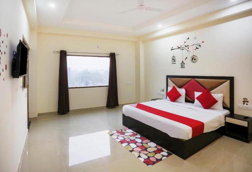 בית מלון כפרי Oyo 78247 Crown Inn