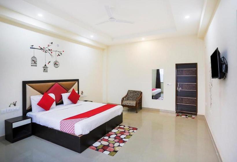 בית מלון כפרי Oyo 78247 Crown Inn