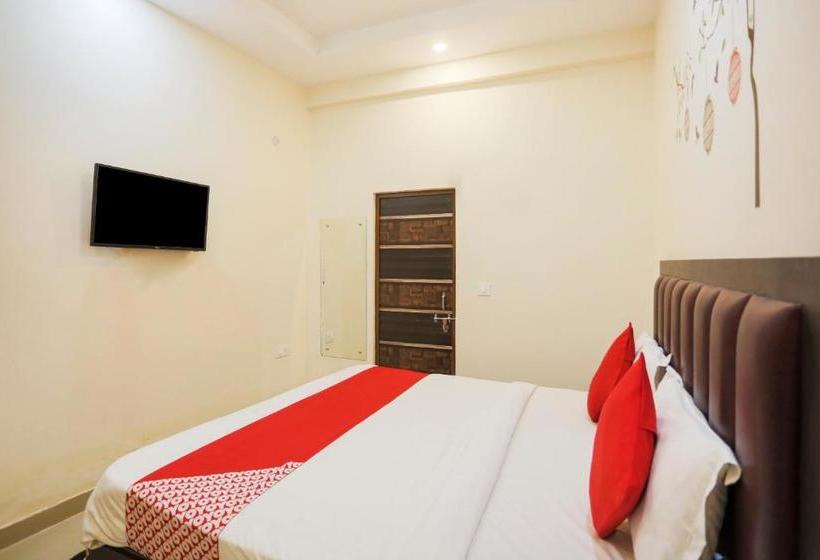 בית מלון כפרי Oyo 78247 Crown Inn