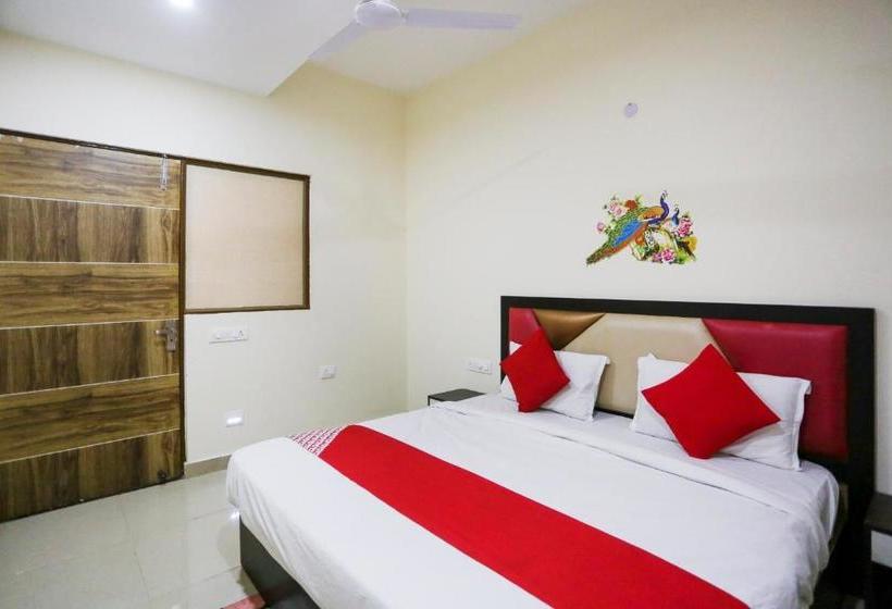 בית מלון כפרי Oyo 78247 Crown Inn