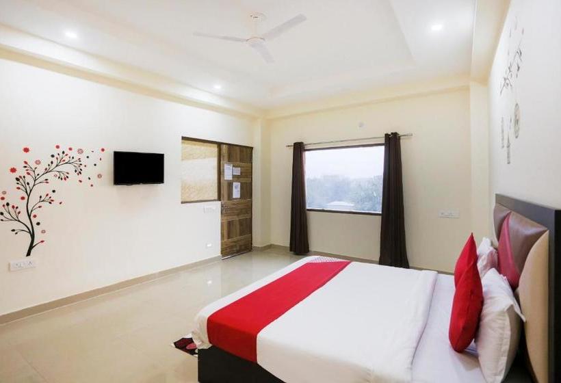 בית מלון כפרי Oyo 78247 Crown Inn