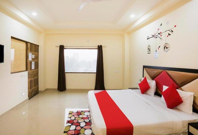 בית מלון כפרי Oyo 78247 Crown Inn