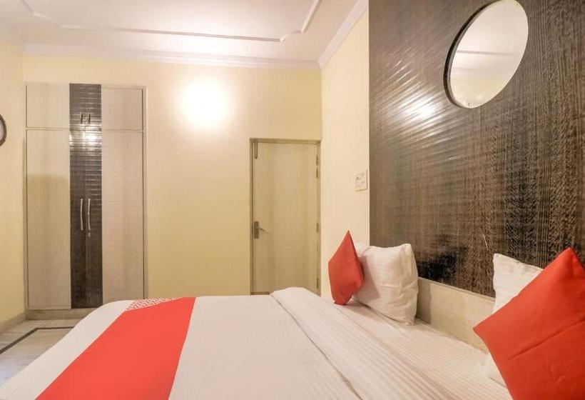 Отель Oyo 78411 The Luxury Living