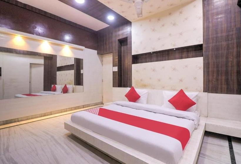 Отель Oyo 78411 The Luxury Living