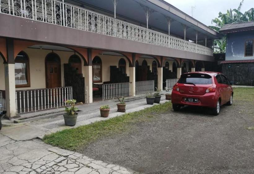 호텔 Oyo 90228 Villa Ratu Kencana Sari