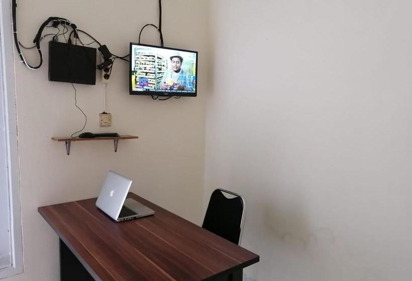 호텔 Oyo 90228 Villa Ratu Kencana Sari