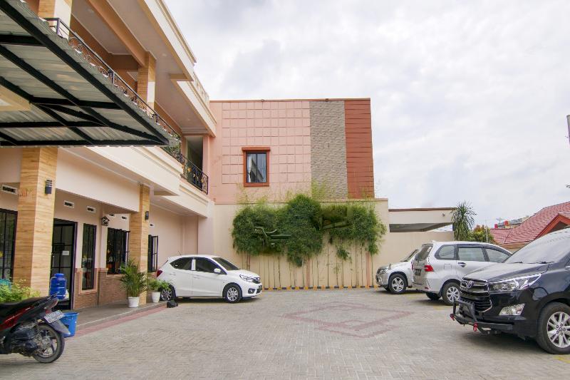 호텔 Oyo 90233 The Shine Residence