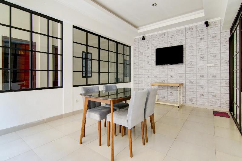 Отель Oyo 90233 The Shine Residence