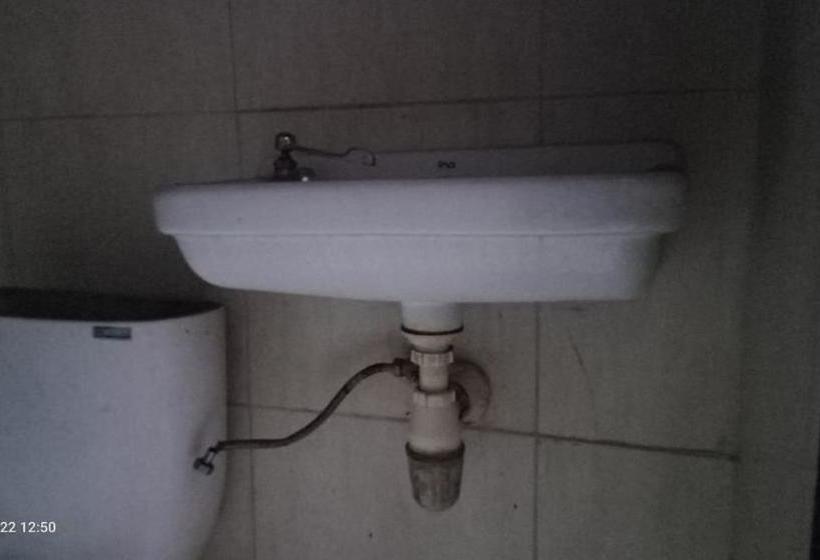 Отель Oyo 90264 Tedja Guest House