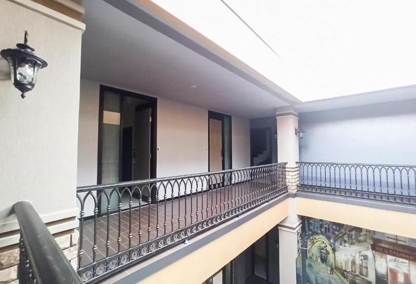 Отель Oyo 90267 Ijen 68 Homestay Family