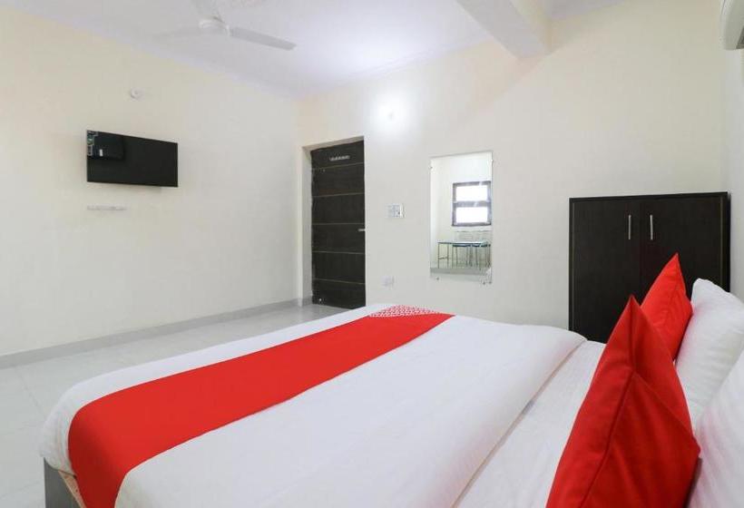 בית מלון כפרי Oyo Del2900 Lal Guest House