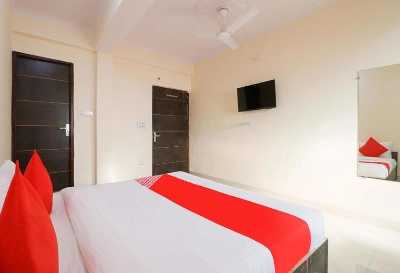 בית מלון כפרי Oyo Del2900 Lal Guest House