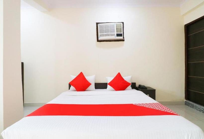 בית מלון כפרי Oyo Del2900 Lal Guest House