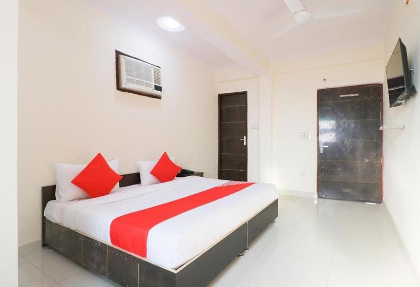 בית מלון כפרי Oyo Del2900 Lal Guest House