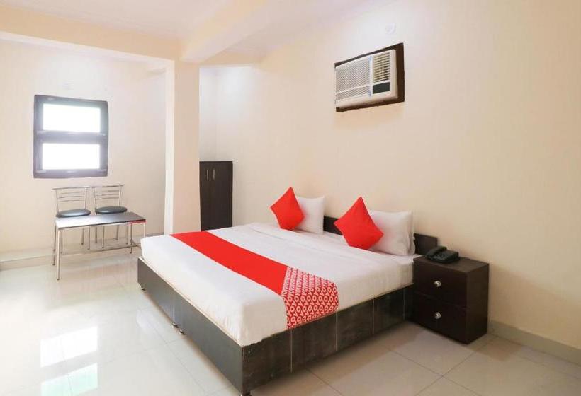 בית מלון כפרי Oyo Del2900 Lal Guest House