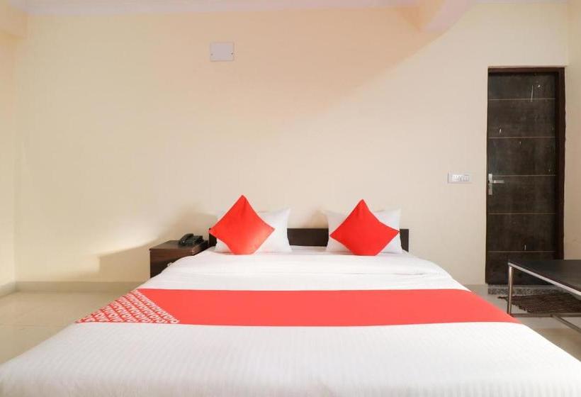 בית מלון כפרי Oyo Del2900 Lal Guest House