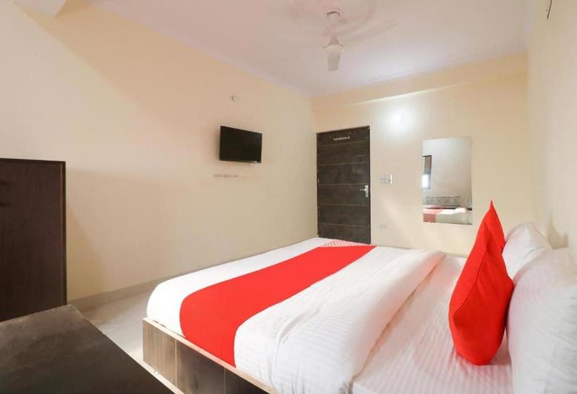 בית מלון כפרי Oyo Del2900 Lal Guest House