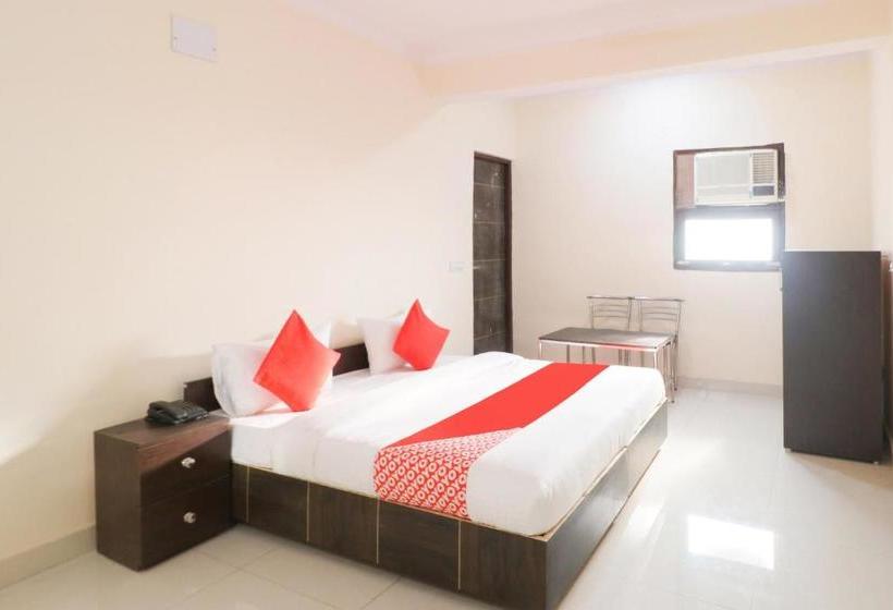 בית מלון כפרי Oyo Del2900 Lal Guest House