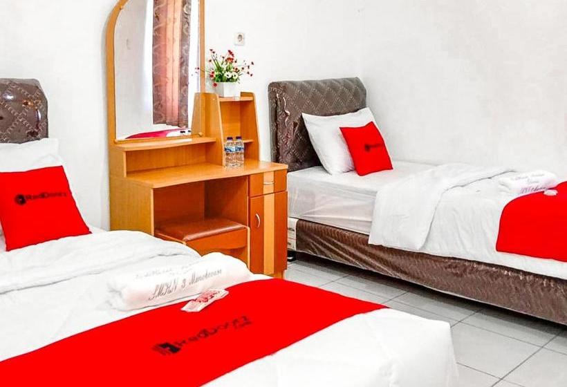 בית מלון כפרי Reddoorz Near Reremi Pemancar Manokwari