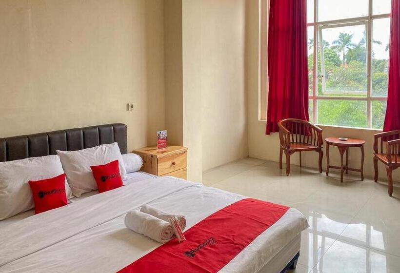 Отель Reddoorz Near Universitas Merdeka Malang 2