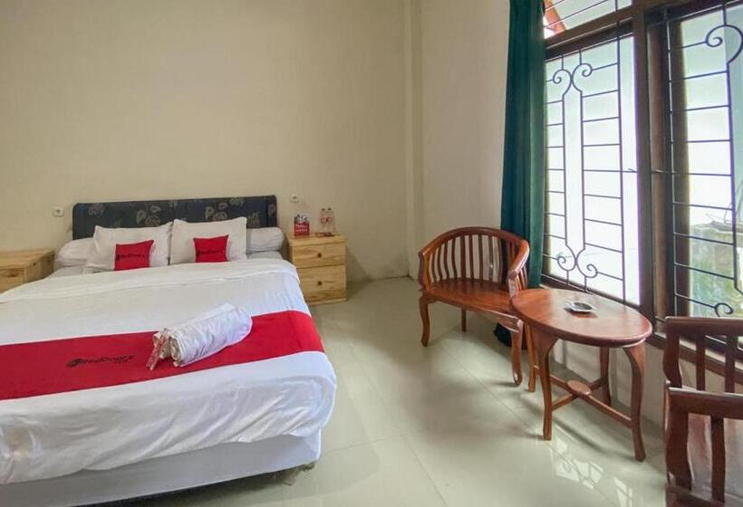Отель Reddoorz Near Universitas Merdeka Malang 2