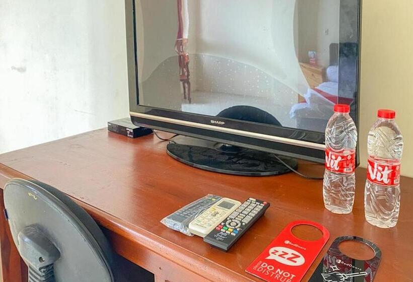 Отель Reddoorz Near Universitas Merdeka Malang 2