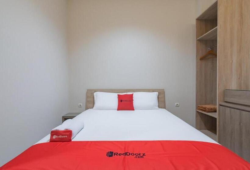 호텔 Reddoorz Plus @ Cirebon City Center