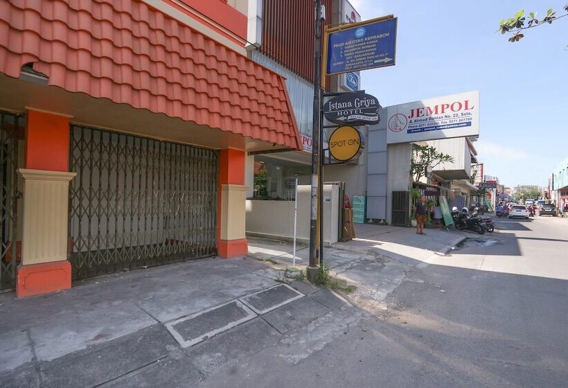 ホテル Griya Istana 1