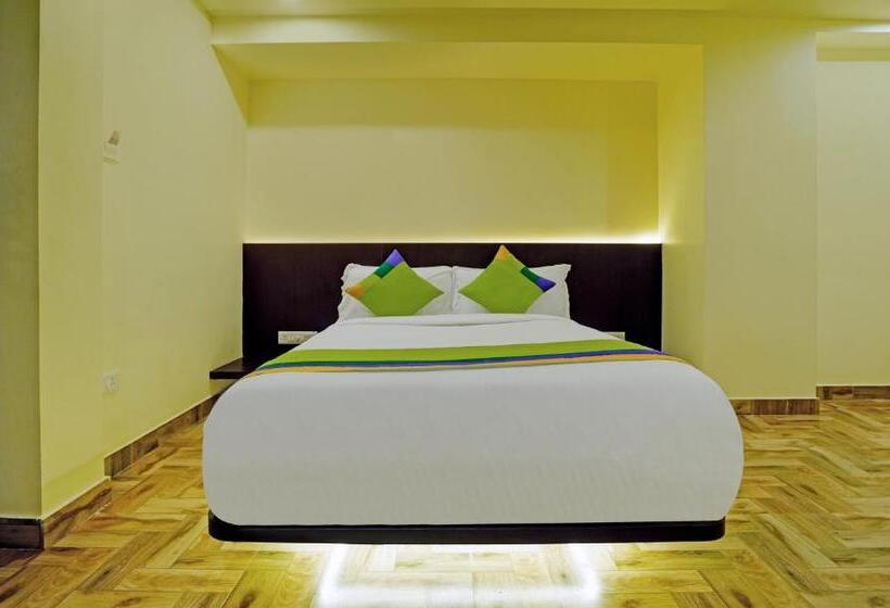 Отель Treebo Golden Nest