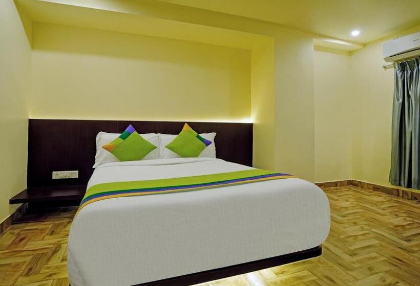 Отель Treebo Golden Nest