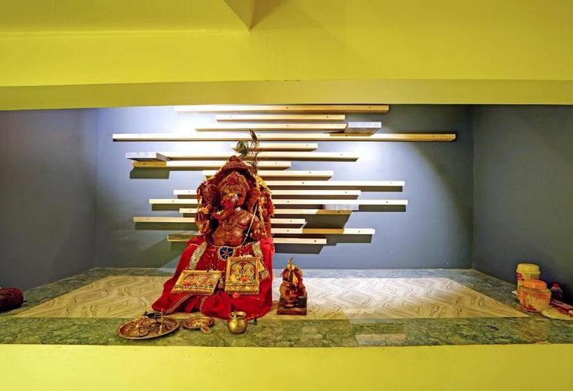 Отель Treebo Golden Nest