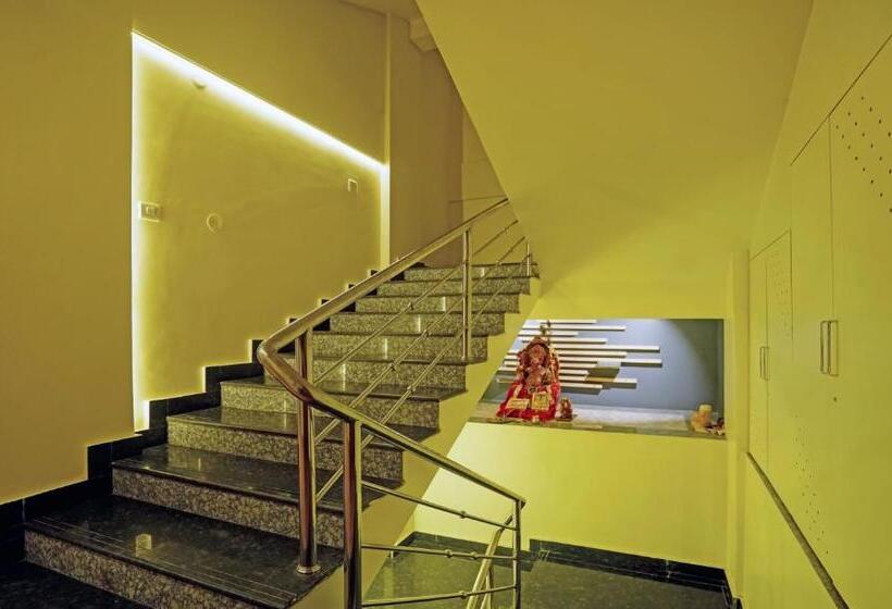 Отель Treebo Golden Nest