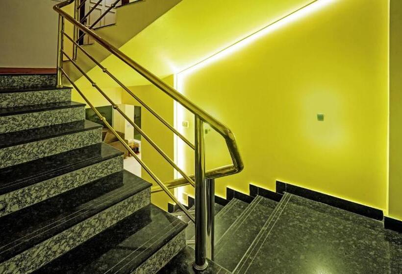 Отель Treebo Golden Nest