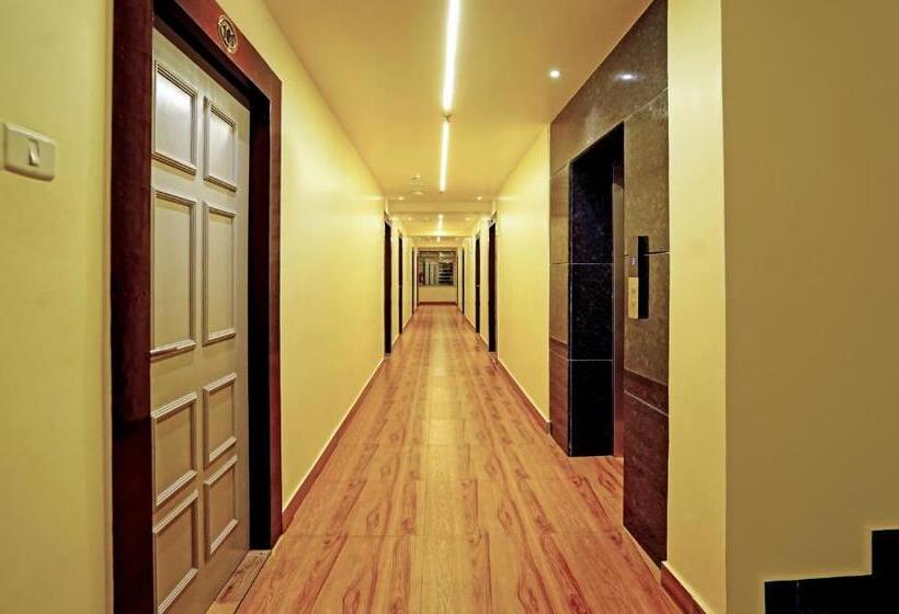 Отель Treebo Golden Nest