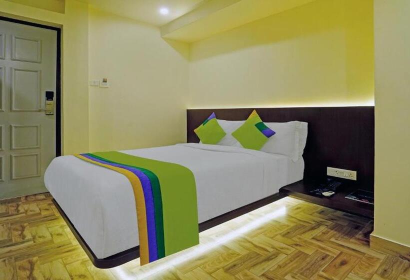 Отель Treebo Golden Nest