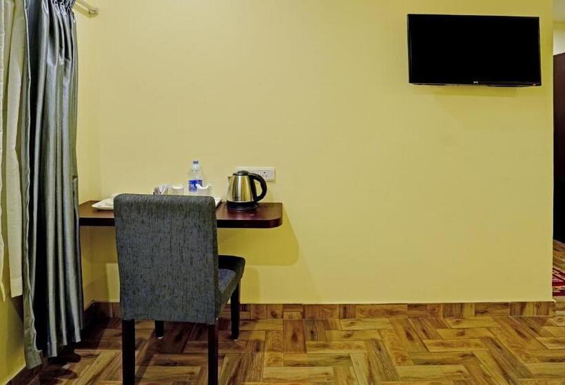 Отель Treebo Golden Nest