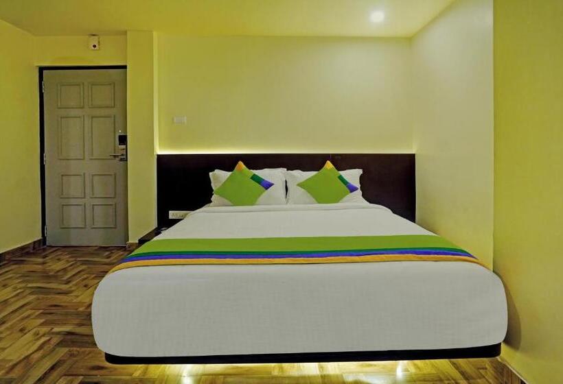 Отель Treebo Golden Nest