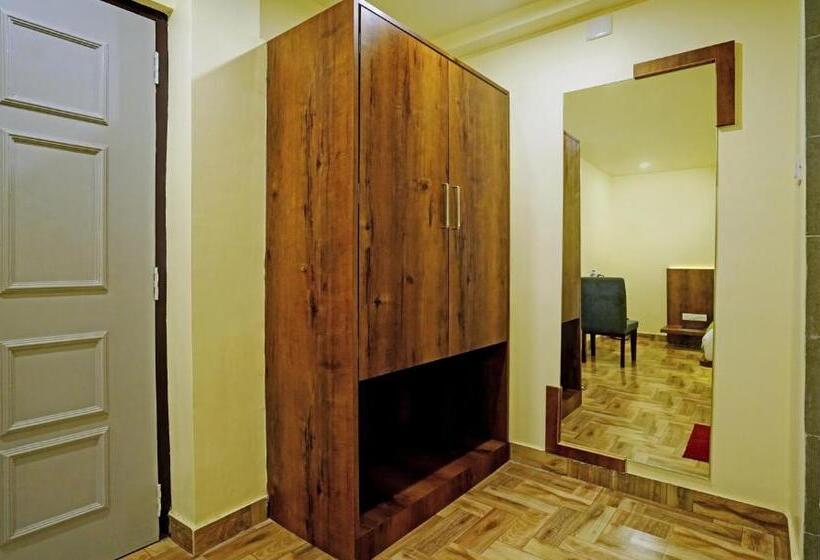 Отель Treebo Golden Nest