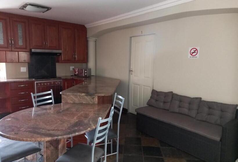 Отель Troas Boutique