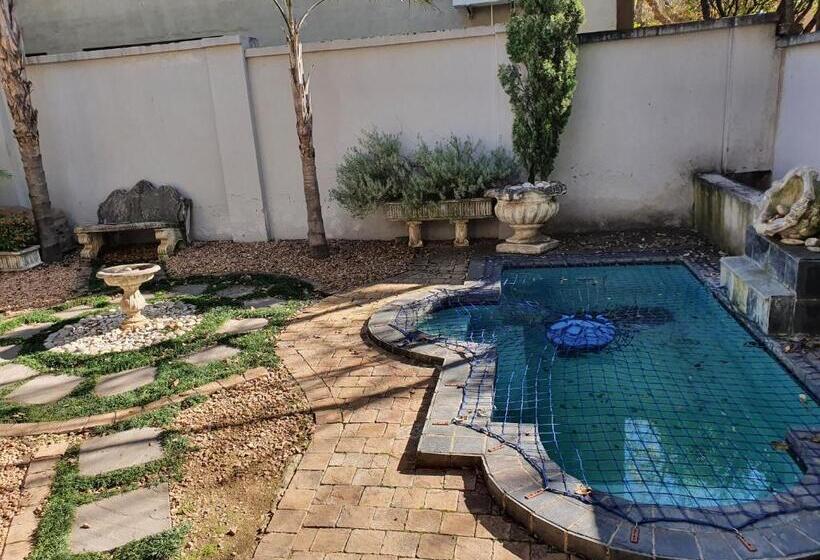 Отель Troas Boutique