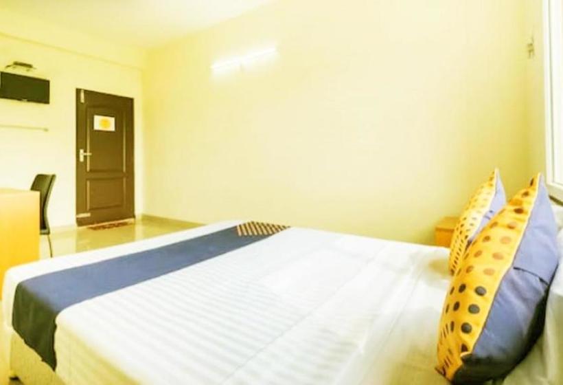 호텔 Vaishnavi Residency Srikalahasti