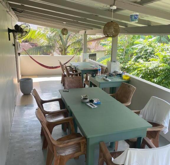 ペンション Hawara Coliving Midigama